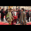 Photo du film Les Trois Mousquetaires avec Orlando Blum et Mads Mickelsen. On y vois les costumes de garde du cardinal portés par les acteurs. Costume vendu par CineProps Original