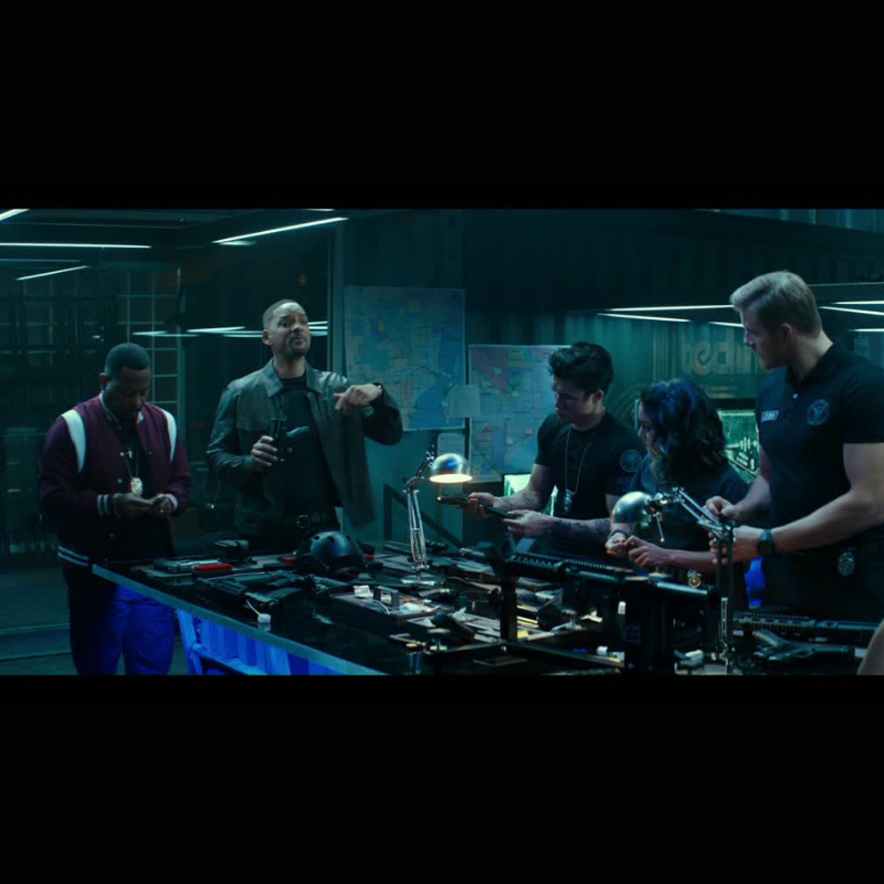 Bad4 Photo du film Bad Bys 3 avec Will Smith. On y vois les ecussons police de Miami portés par les acteurs. Ecussons vendu par CineProps Original