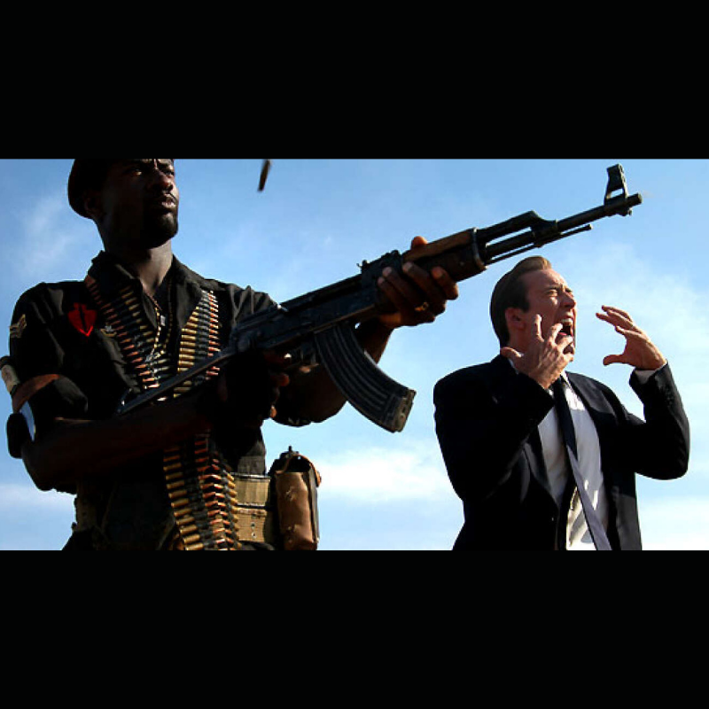 Lord2 Photo du film Lord of War . On y vois le fusil AK47 factice proposé à la vente par CineProps gamme Original