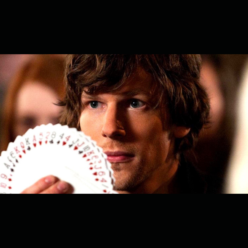 Photo du film Insaisissables . On y vois carte de magie proposé à la vente dans un cadre par CineProps gamme Original