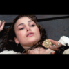 Photo du film. On vois Elizabeth Swann et le collier de Pirates des Caraibes dont CineProps propose la. Reproduction