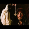 Photo du film. On vois Jack Sparrow et le collier de Pirates des Caraibes dont CineProps propose la. Reproduction