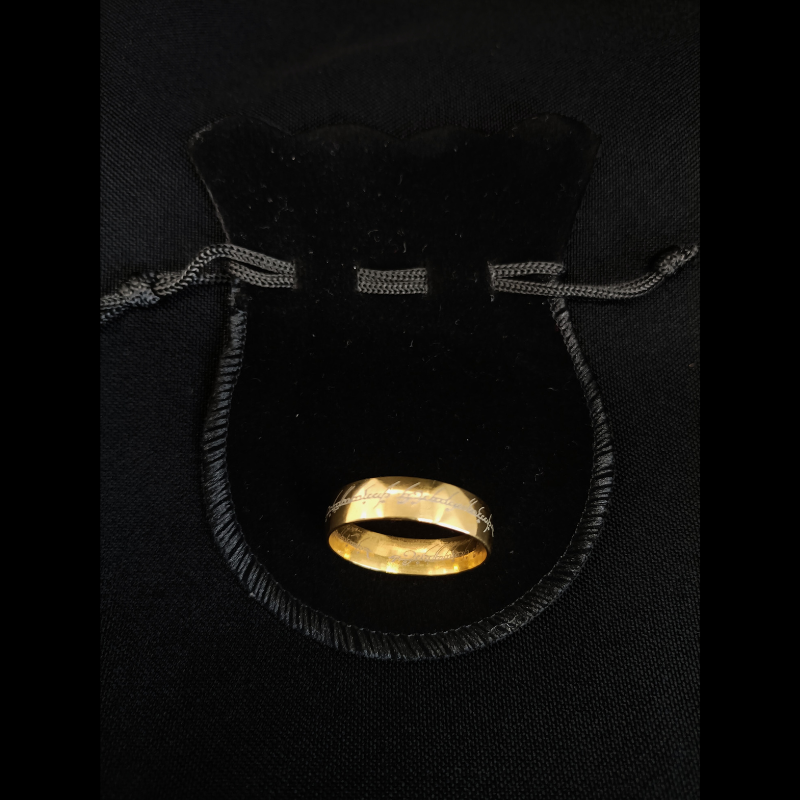 Ring3 Photo produit y vois la bague du Seigneur des Anneaux dont CineProps propose la. Reproduction