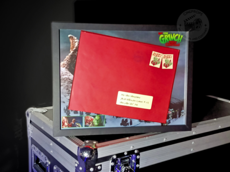 Objet de film original The Grinch enveloppe whoville. Grinch movie prop