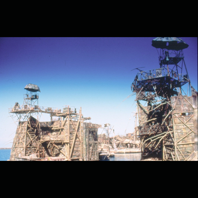 Photo du film Waterworld. Décor présent sur les storyboard originaux du film proposés par CineProps gamme Original