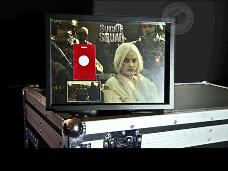 Movie props original objet de film authentique photo produit encadré Badge task force X film suicide squad