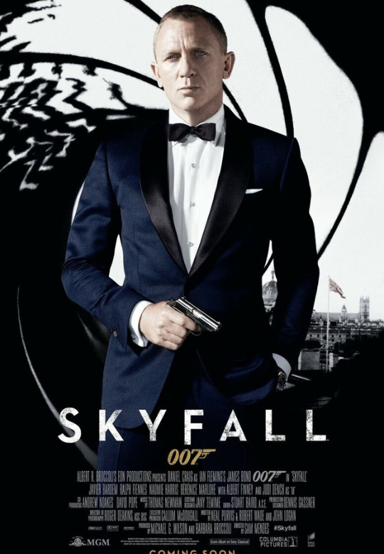 Affiches site CineProps (8) Movie props Skyfall objet de film original 007