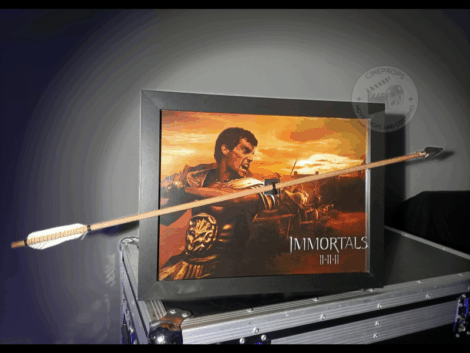 Photo objet de film cineprops original. Movie props Cinéma Immortals Cavill